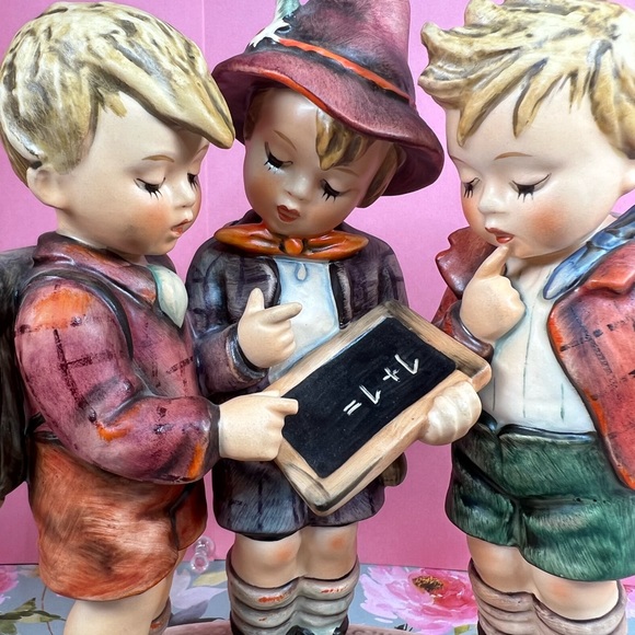 Goebel Hummel TMK4 #170/I School Boys 7.5"H Beautiful & Vibrant Great Condition! - Picture 16 of 17